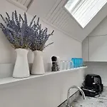 Aqua Lagoon Apartment *